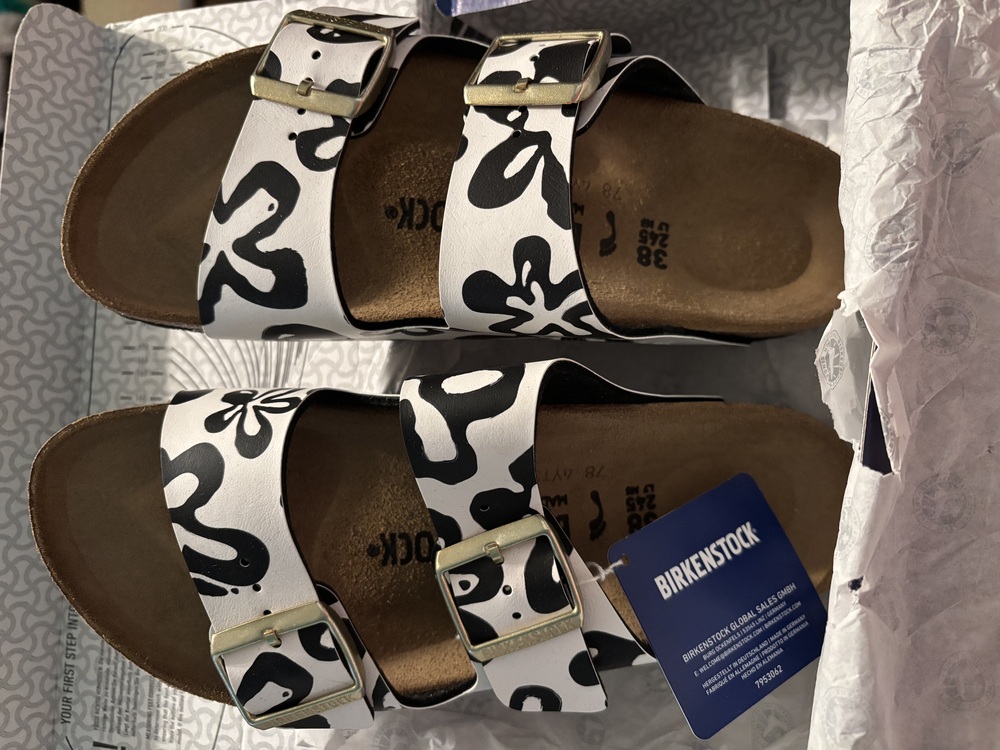 Brand new in box womens Arizona Blooms Birkenstock Narrow 38
